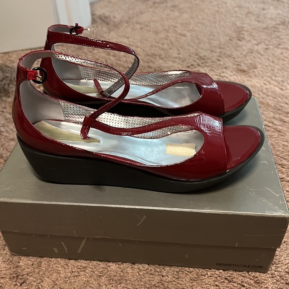 Kenneth Cole Red pattern leather - Picture 3 of 5